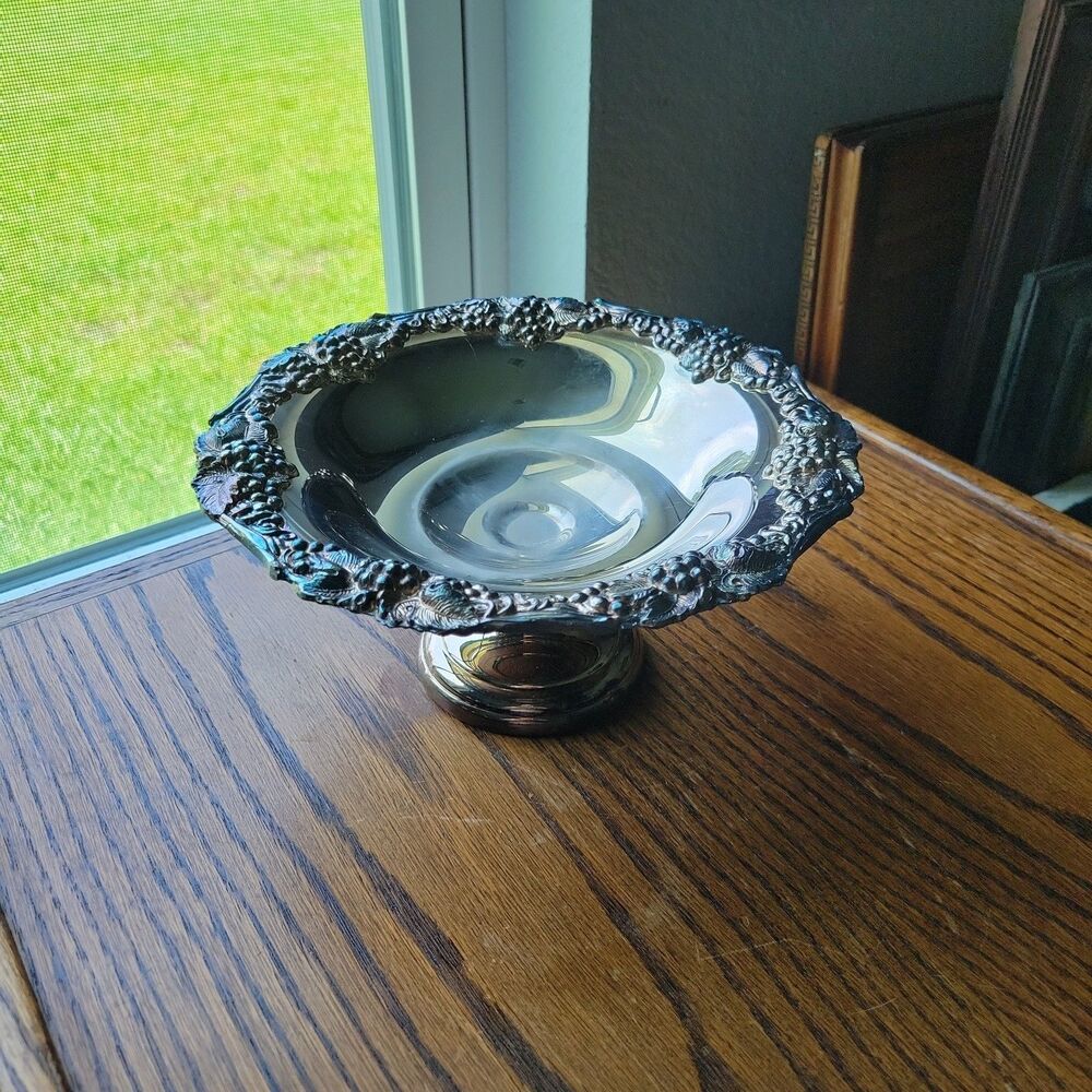 Vtg Silverplate 8.5" round Footed Compote Dish Grape & Leaf Pattern Rim 4" tall